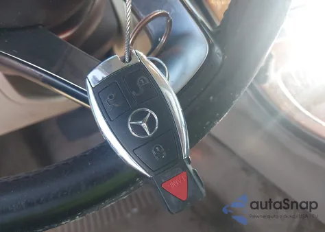 2015 Mercedes-Benz C 300 Luxury 4Matic из США, поврежденный, VIN 55SWF4KB8FU039507